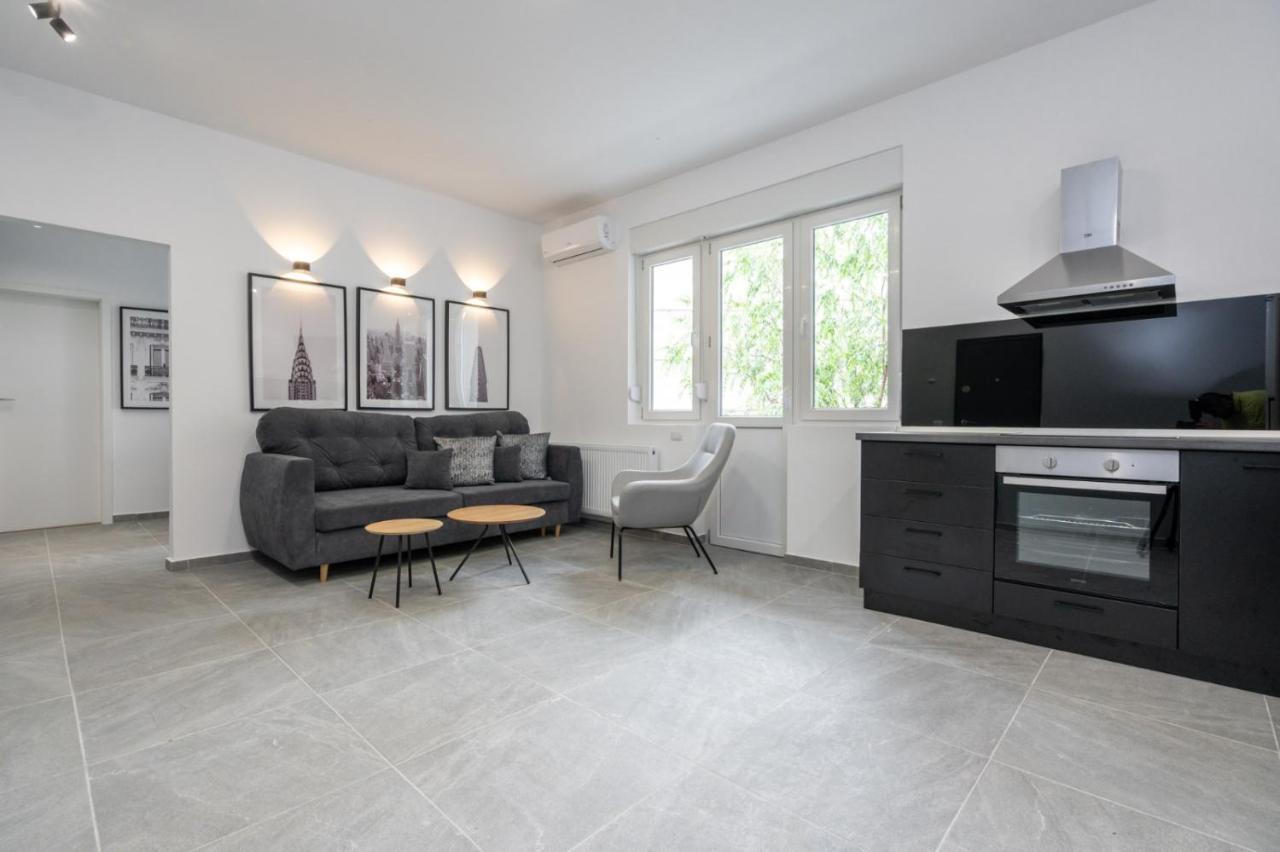 Relax Apartament In Piata Universitatii Bukares Bagian luar foto
