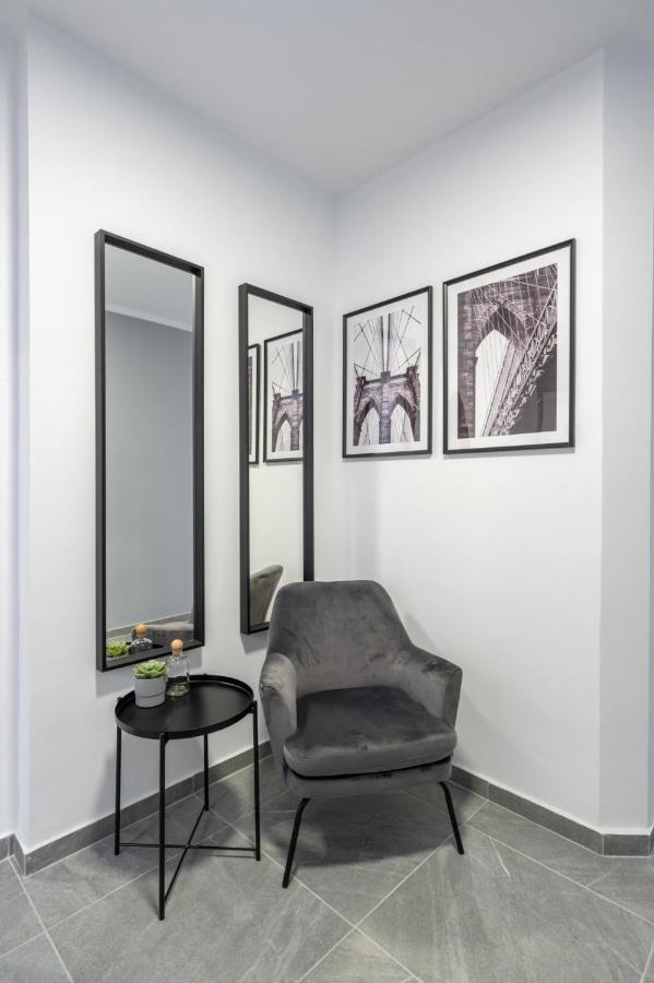 Relax Apartament In Piata Universitatii Bukares Bagian luar foto