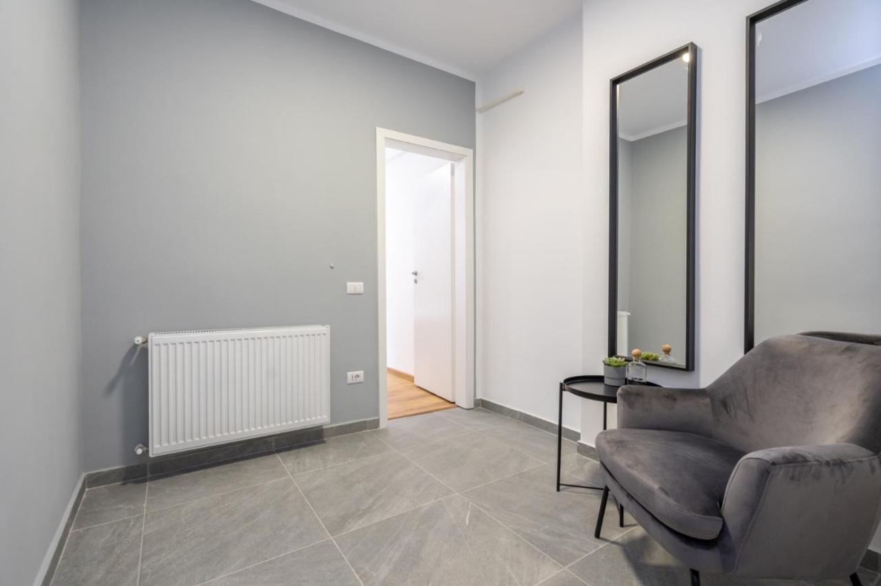Relax Apartament In Piata Universitatii Bukares Bagian luar foto